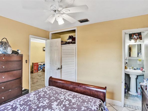 6404 Evans St, Hollywood FL 33024