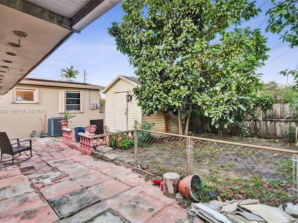 6404 Evans St, Hollywood FL 33024