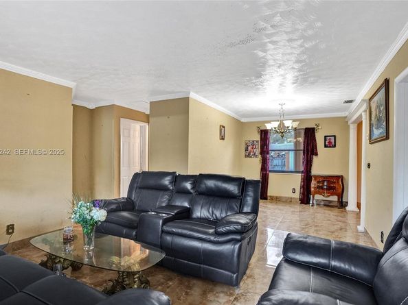 6404 Evans St, Hollywood FL 33024