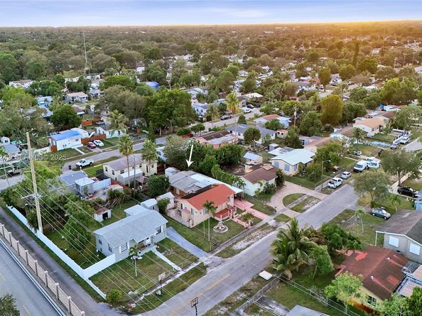 6404 Evans St, Hollywood FL 33024