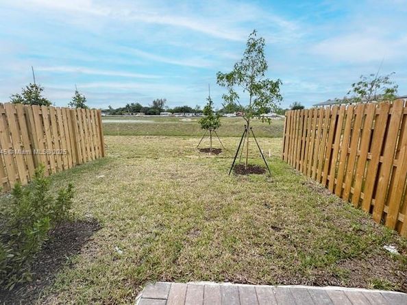 12432 NW 23rd Ct, Miami FL 33167
