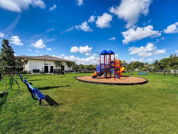 12432 NW 23rd Ct, Miami FL 33167