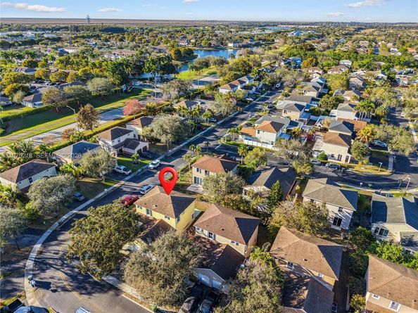 20775 NW 1st St, Pembroke Pines FL 33029