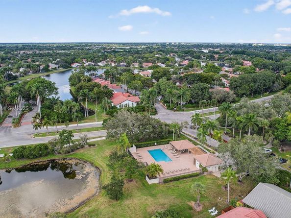 2360 Dover, Weston FL 33326