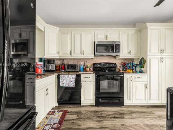 2640 W Gately Dr W 1102, West Palm Beach FL 33415
