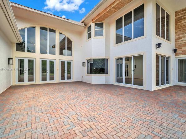 3200 Lake Ridge Lane, Weston FL 33332