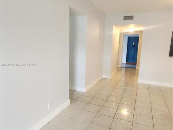 981 Hillcrest Ct 114, Hollywood FL 33021