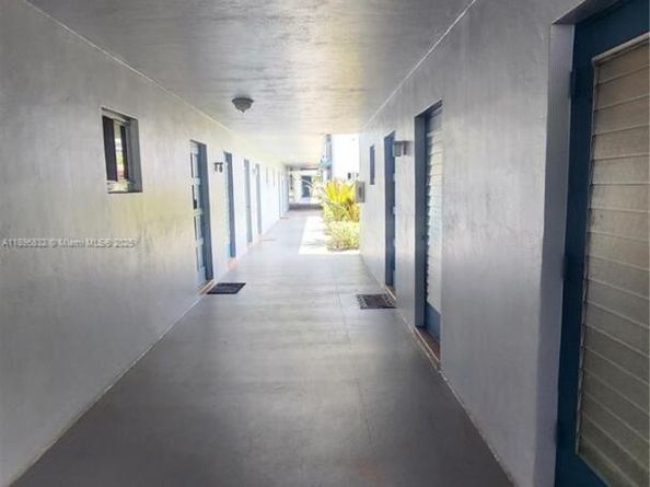 981 Hillcrest Ct 114, Hollywood FL 33021