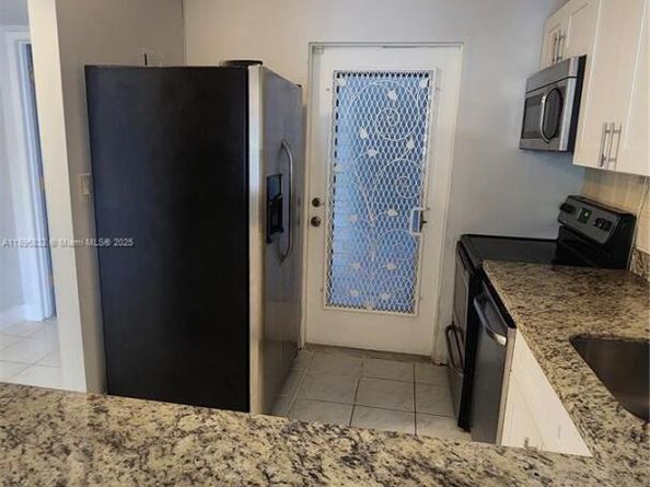981 Hillcrest Ct 114, Hollywood FL 33021
