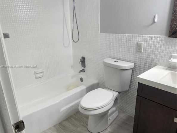 981 Hillcrest Ct 114, Hollywood FL 33021