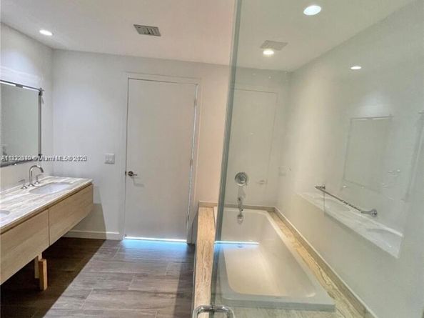 2900 NE 7th Ave 2706, Miami FL 33137
