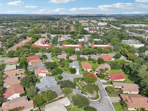 5708 NW 47th Ct, Coral Springs FL 33067