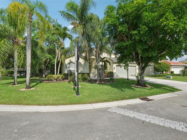 5708 NW 47th Ct, Coral Springs FL 33067