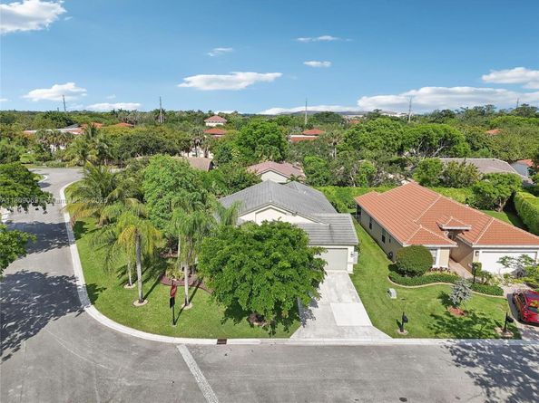 5708 NW 47th Ct, Coral Springs FL 33067
