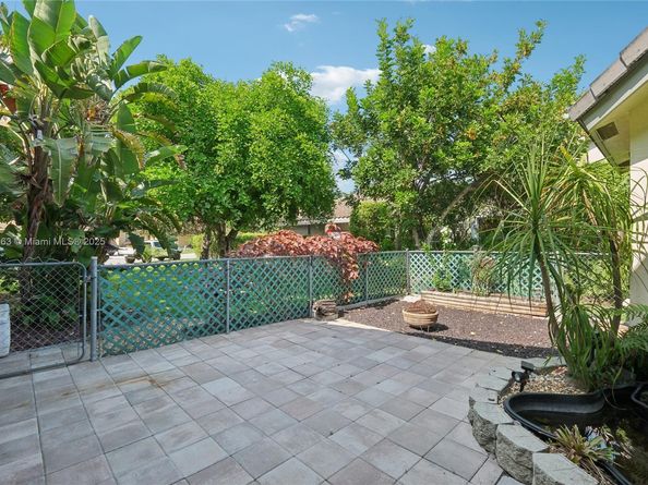 5708 NW 47th Ct, Coral Springs FL 33067