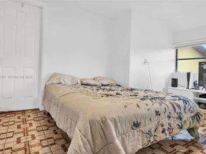 2105 NW 1st St, Miami FL 33125