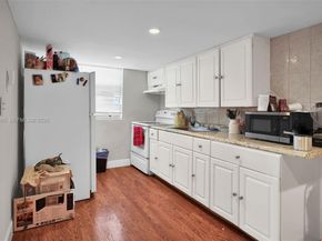 2105 NW 1st St, Miami FL 33125