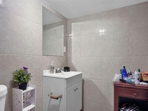 2105 NW 1st St, Miami FL 33125