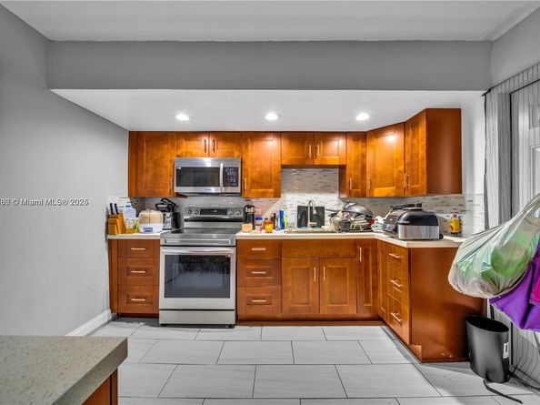 2632 NE 214th St, Miami FL 33180