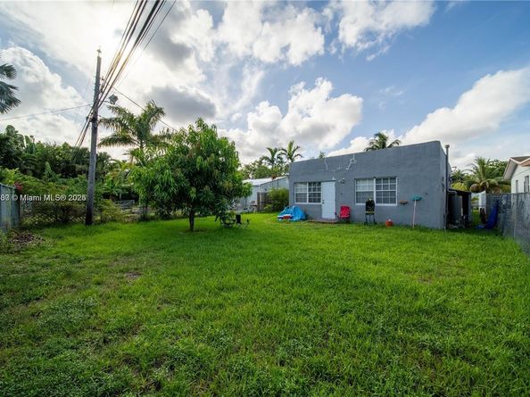 2632 NE 214th St, Miami FL 33180