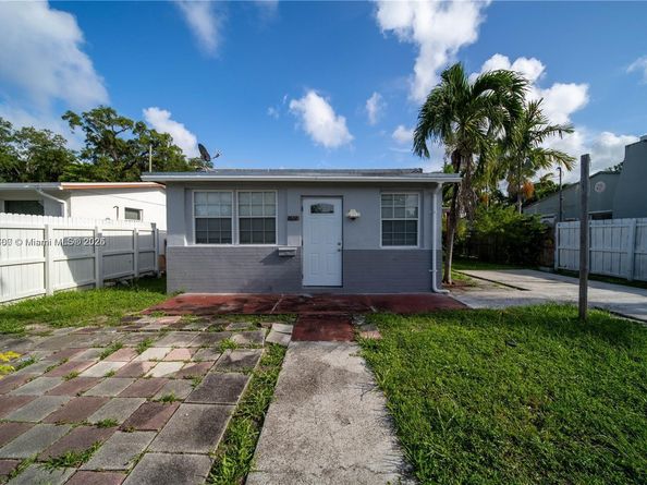 2632 NE 214th St, Miami FL 33180