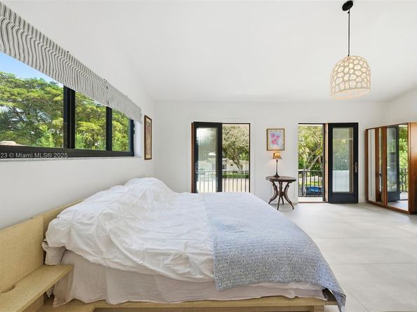 9200 NE 12th Ave, Miami Shores FL 33138