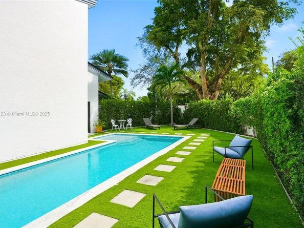 9200 NE 12th Ave, Miami Shores FL 33138