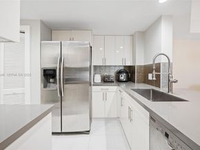 701 Brickell Key Blvd 1605, Miami FL 33131