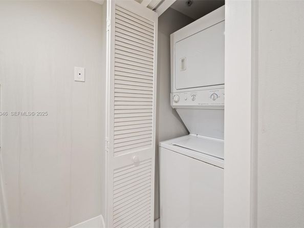 701 Brickell Key Blvd 1605, Miami FL 33131