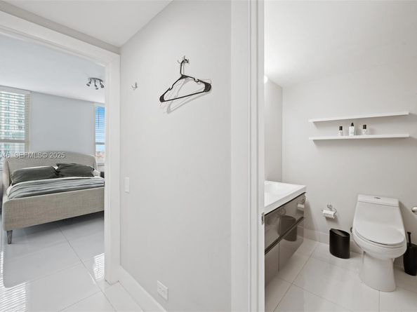 701 Brickell Key Blvd 1605, Miami FL 33131