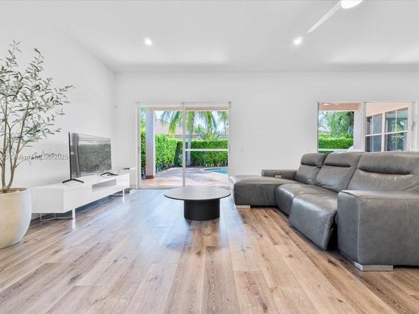 830 Lavender Cir, Weston FL 33327