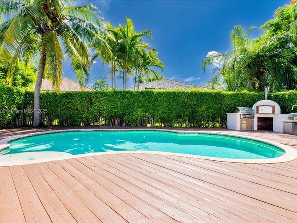 830 Lavender Cir, Weston FL 33327