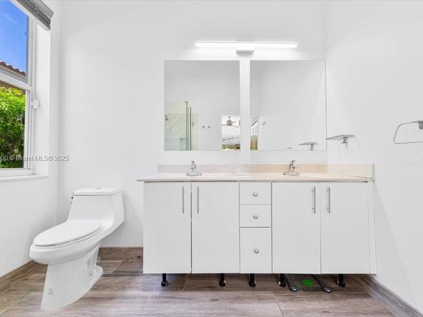 830 Lavender Cir, Weston FL 33327