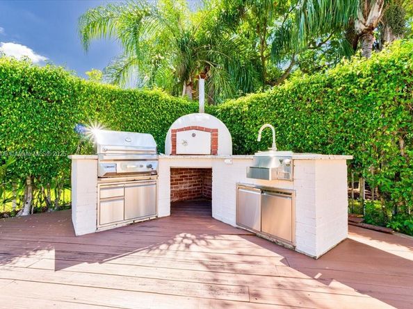 830 Lavender Cir, Weston FL 33327