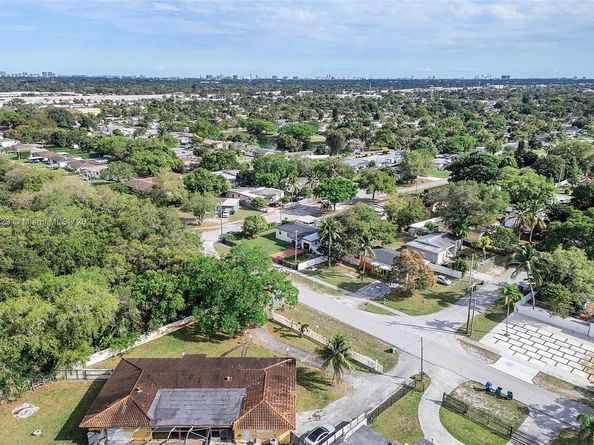 1100 NW 151st St, Miami FL 33169