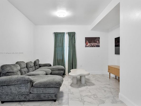 1100 NW 151st St, Miami FL 33169