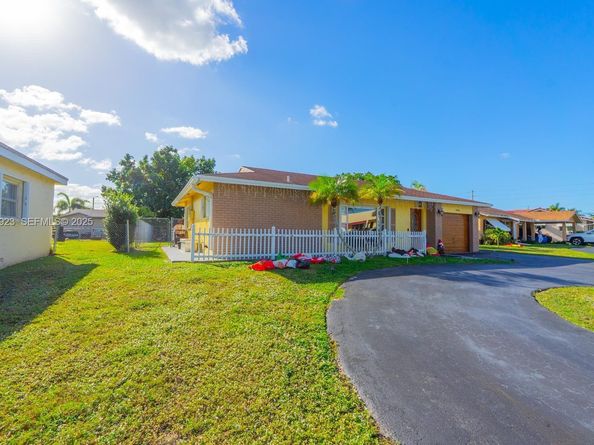 9906 Westwood Dr, Tamarac FL 33321