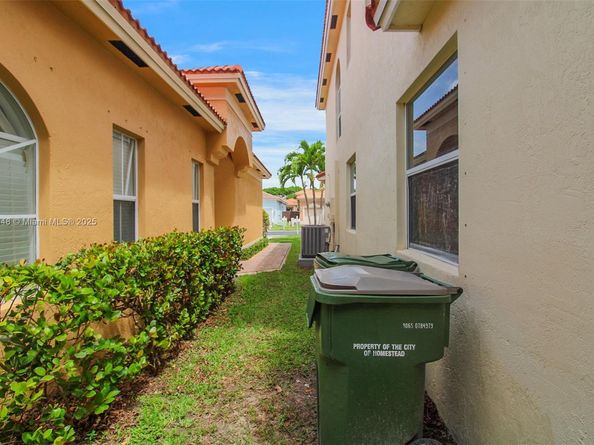 2131 NE 37th Rd, Homestead FL 33033