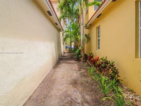 2131 NE 37th Rd, Homestead FL 33033