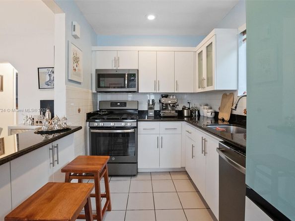634 82nd St, Miami Beach FL 33141