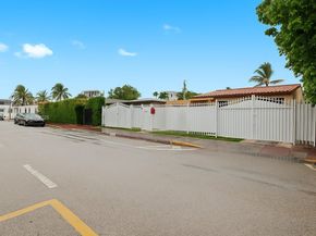 634 82nd St, Miami Beach FL 33141