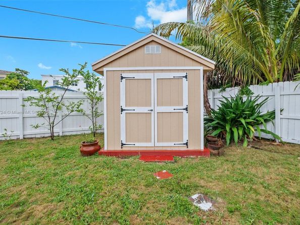634 82nd St, Miami Beach FL 33141