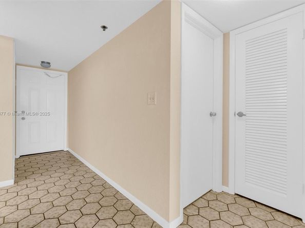 3100 W Rolling Hills Cir 707, Davie FL 33328