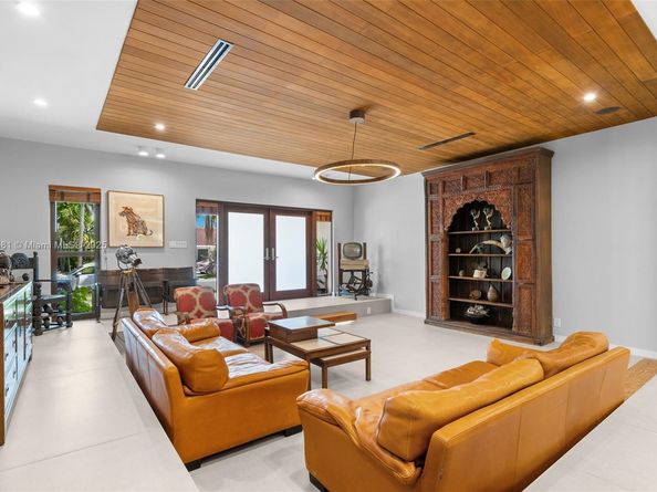 3200 NE 165th St, North Miami Beach FL 33160
