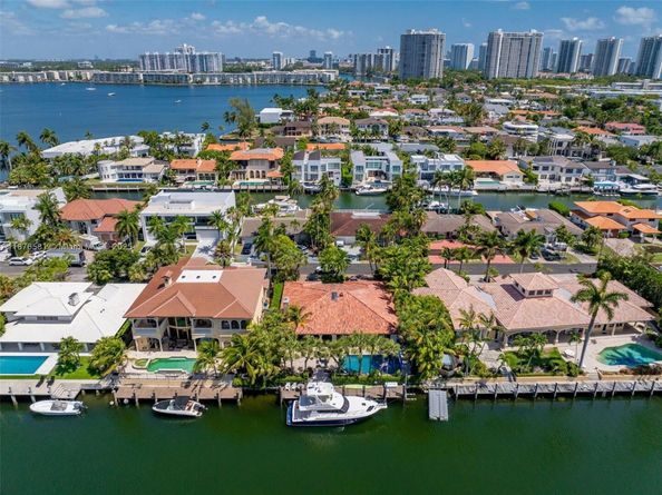 3200 NE 165th St, North Miami Beach FL 33160