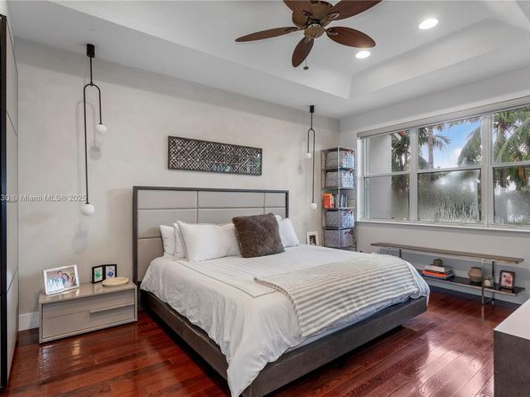 1396 Harbor Vw W, Hollywood FL 33019