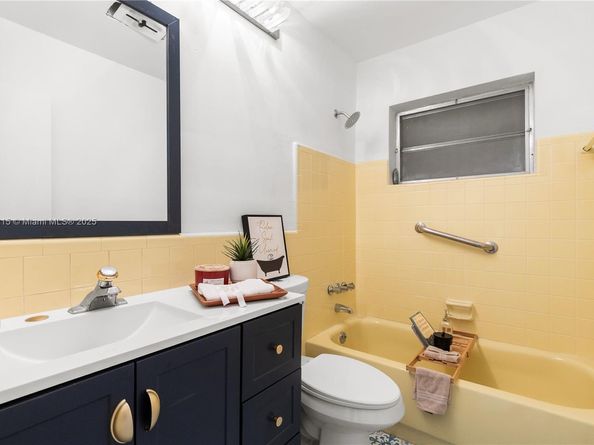 5706 NW 81st Ave, Tamarac FL 33321