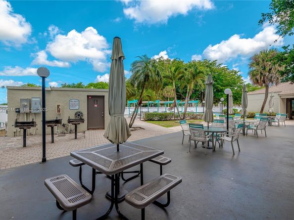 3100 W Rolling Hills Cir 310, Davie FL 33328