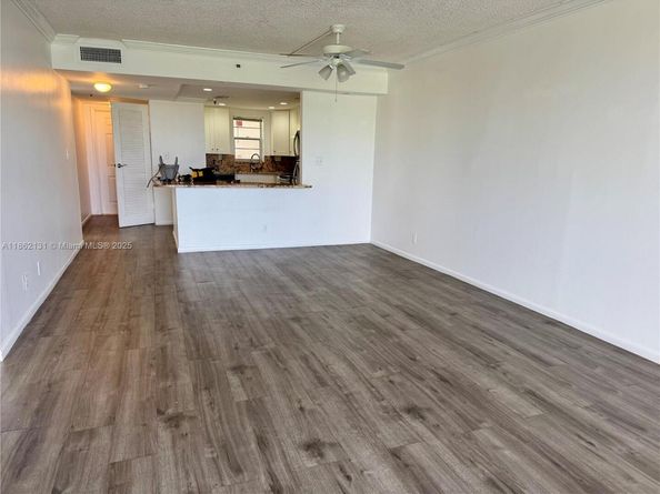 3100 W Rolling Hills Cir 310, Davie FL 33328