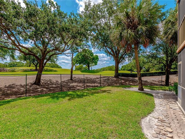 3100 W Rolling Hills Cir 310, Davie FL 33328